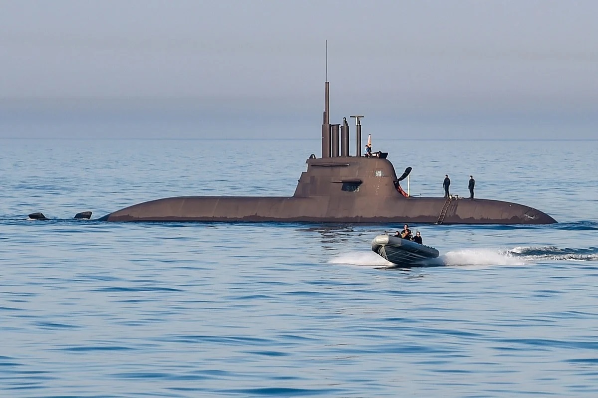 German Type 212CD submarine in calm water — demonstrating its compact, hydrodynamically optimised hull form and the low-profile conning tower designed to minimise radar and acoustic signature.